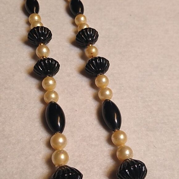 Stylish Black and Cream Beaded Necklace - Picture 5 of 9